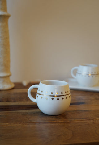 Mug blanc et points dorés